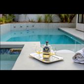 Residential 3BR Art bungalow with pool 15 min from the strip